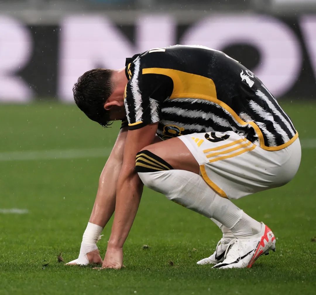 通过坚定的 通过坚定的